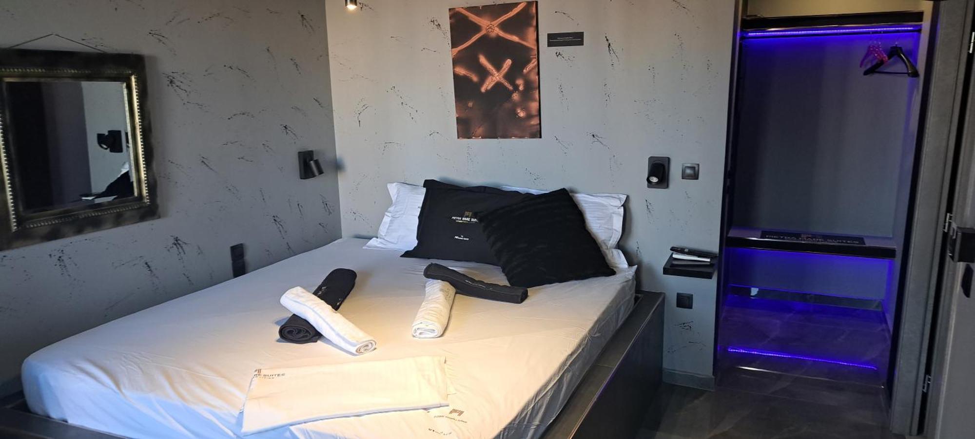 Pietra Mare Suites Patras Exteriör bild