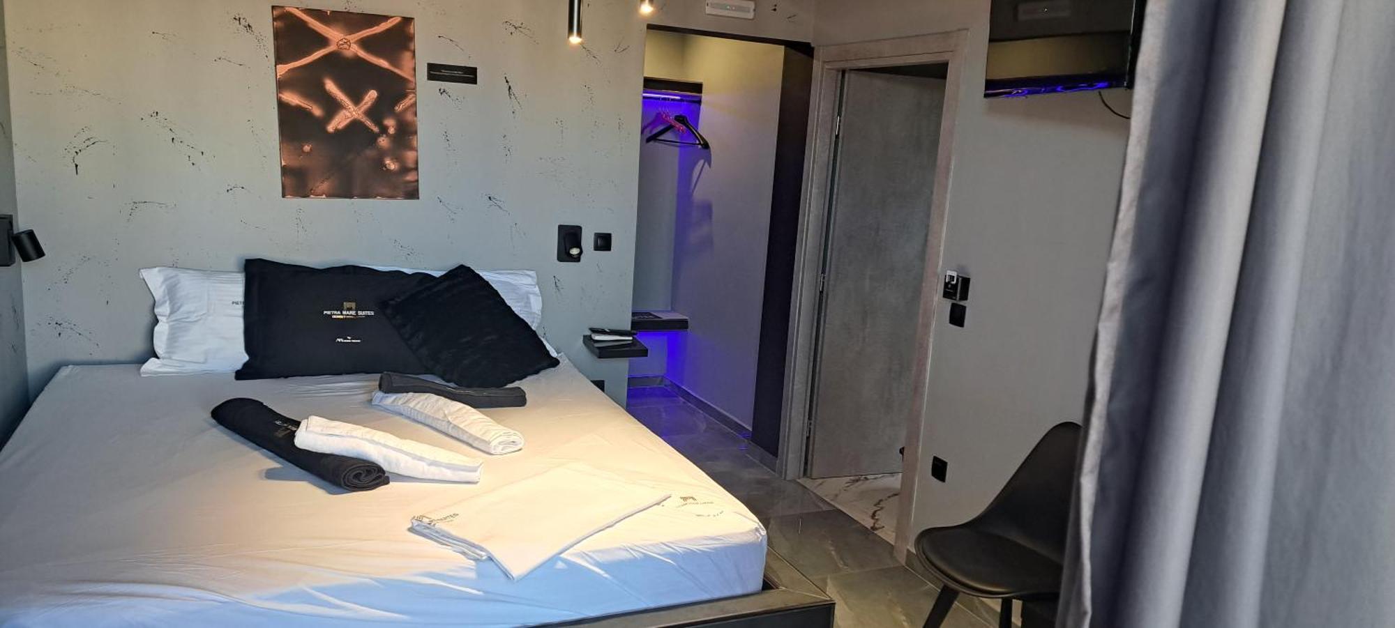 Pietra Mare Suites Patras Exteriör bild